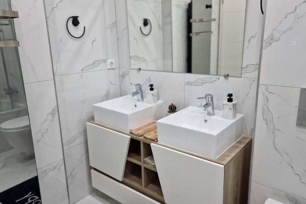 Suite Prestige Logement Neuf Avec Spa Et Ecran De Cinema En Rez De Jardin Colmar Zewnętrze zdjęcie