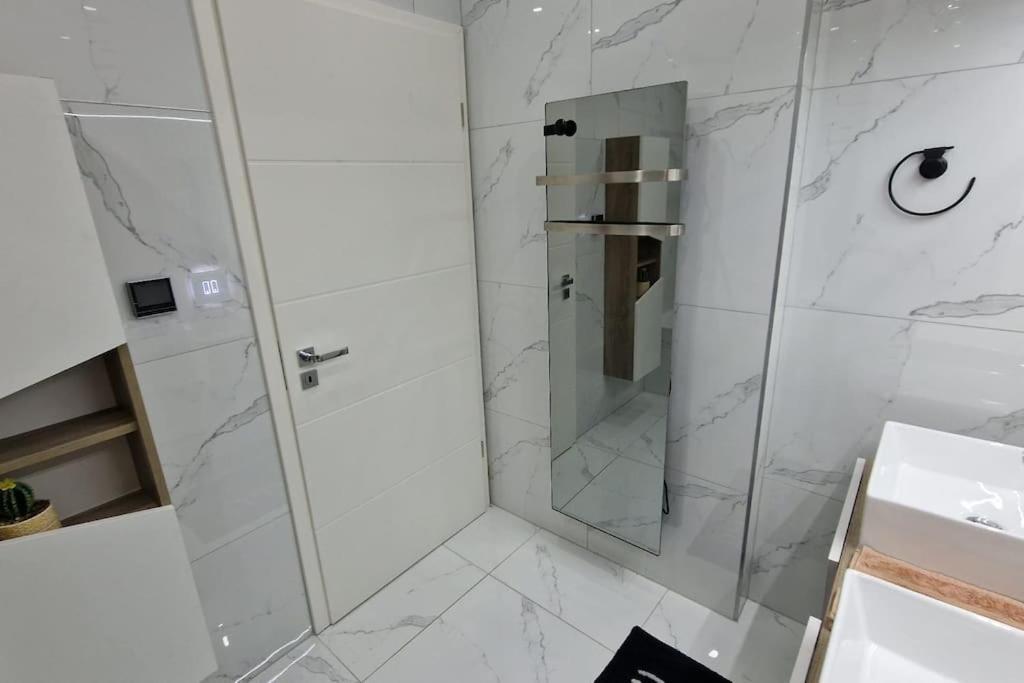 Suite Prestige Logement Neuf Avec Spa Et Ecran De Cinema En Rez De Jardin Colmar Zewnętrze zdjęcie